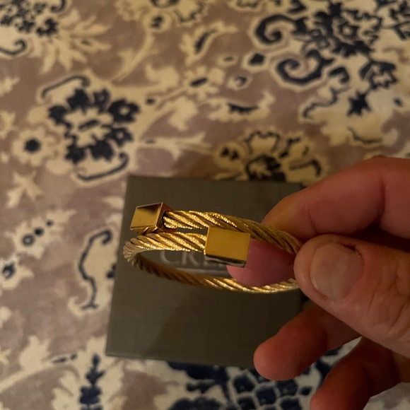 New Men’s Stainless Steel Gold Plated bracelet. Beautiful for any occasion. - Picture 6 of 6